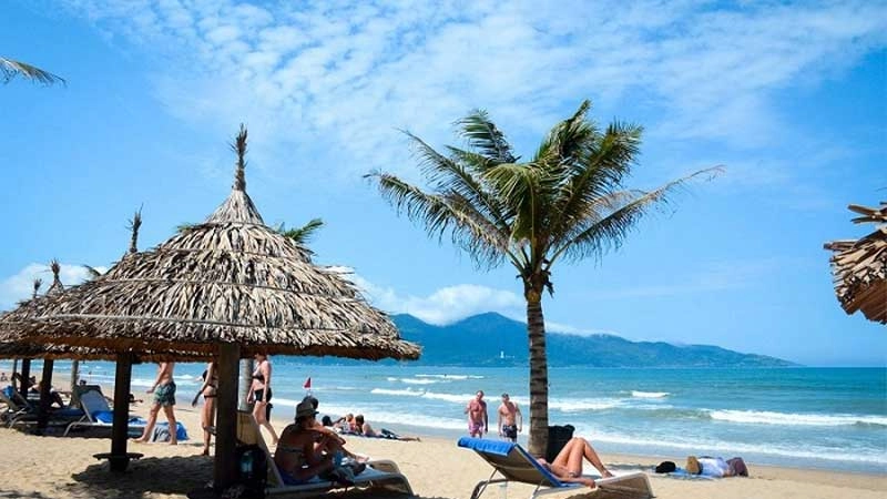 Ghé thăm bãi biển Bãi Cháy nước xanh cát trắng cực chill