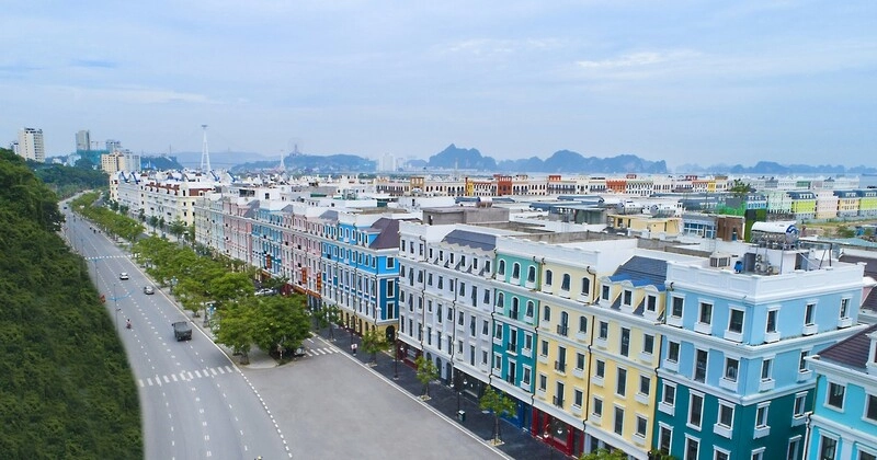 Dạo chơi thả ga cùng bạn bè tại Phố Tây Bãi Cháy náo nhiệt