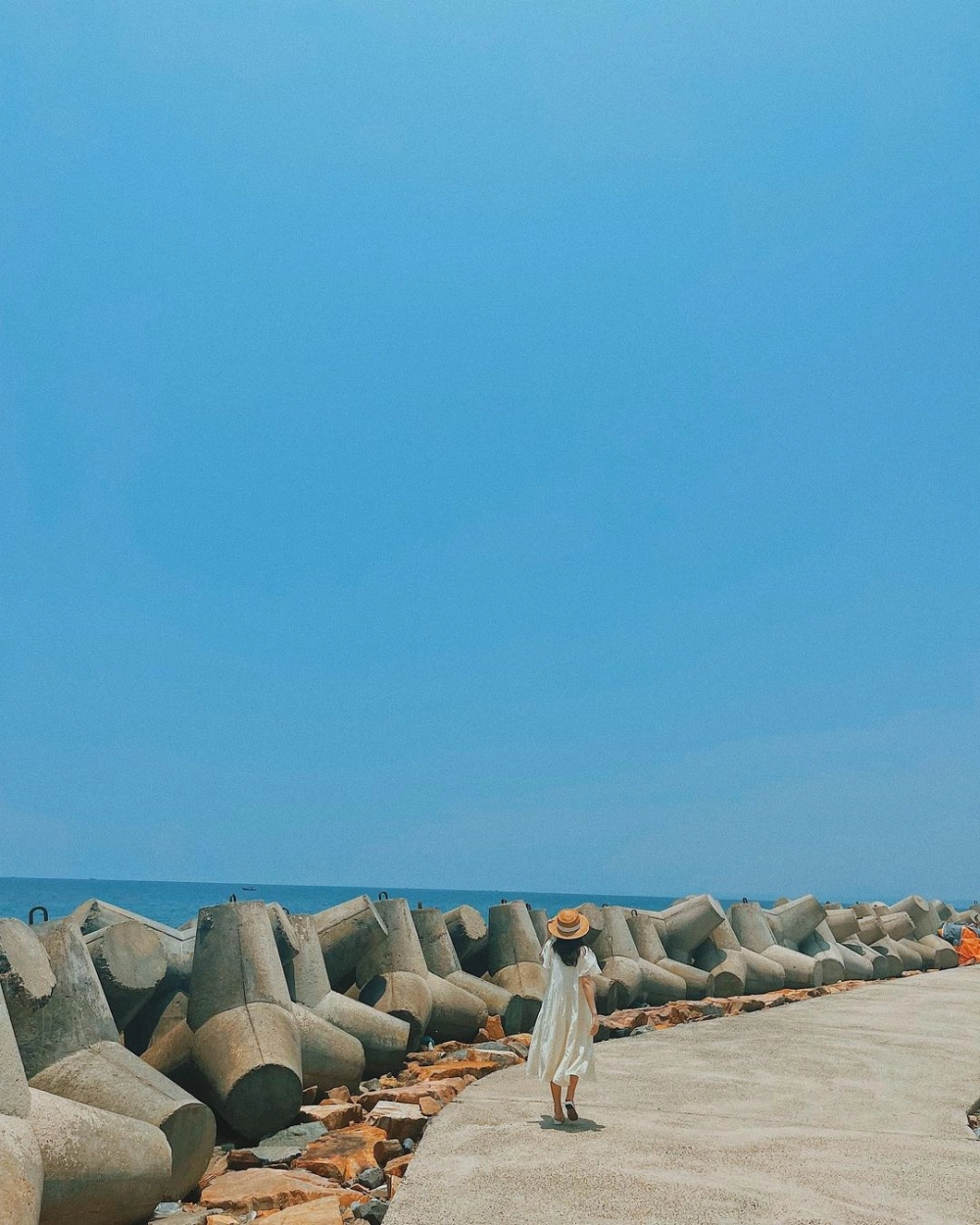 Đến đây tắm biển và ngắm cảnh thư giãn cuối tuần