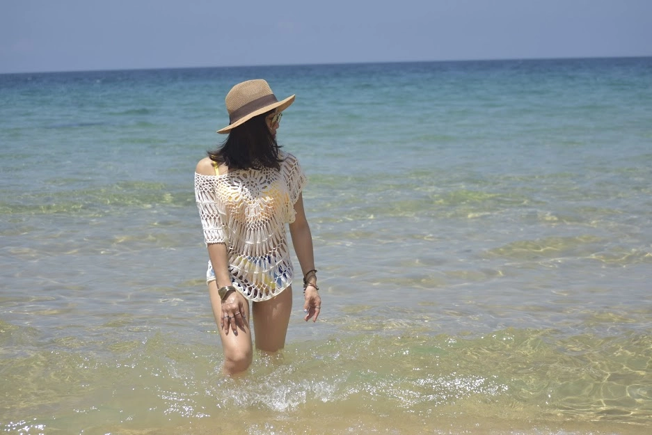 Không thể bỏ lỡ hoạt động Tắm biển và thưởng thức hải sản khi đến Bãi Tràng