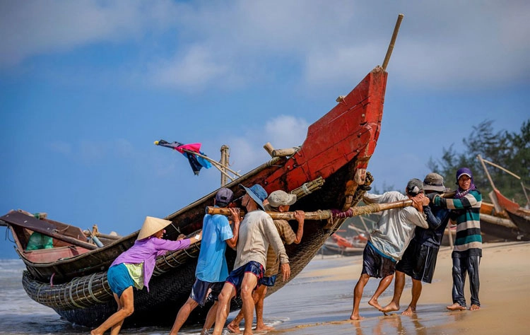 Cùng hòa mình vào trải nghiệm đời sống ngư dân mộc mạc