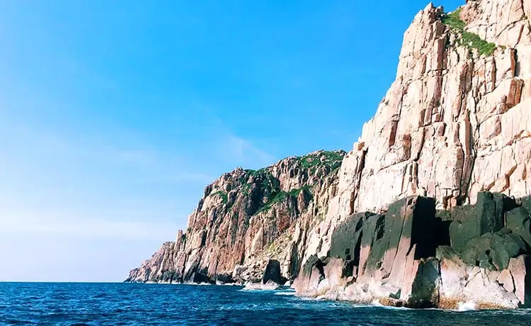 Thả dáng bên biển xanh tại vịnh Đá Dách quyến rũ