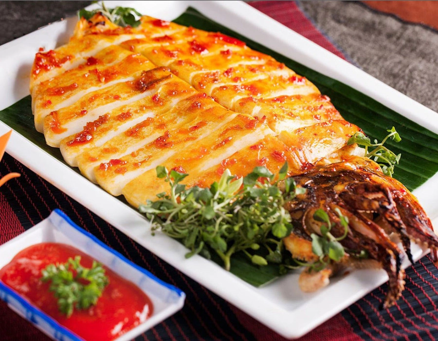 Nhất định thử mực nướng muối ớt xanh đậm vị biển khó quên