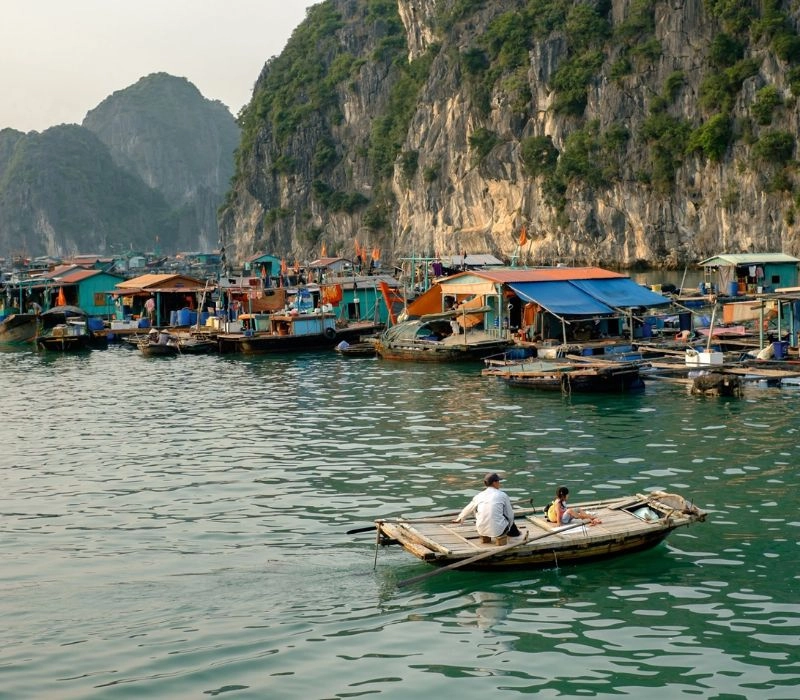 Thử ngay trải nghiệm ngồi thuyền len lỏi giữa làng bè