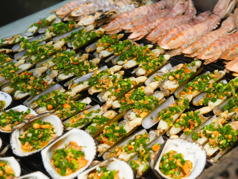 Gợi ý các món nên thử với ăn gì khi đến biển Cam Bình