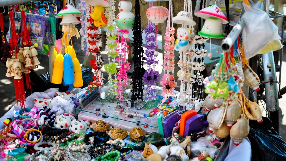 Đừng quên Mua quà địa phương mang về