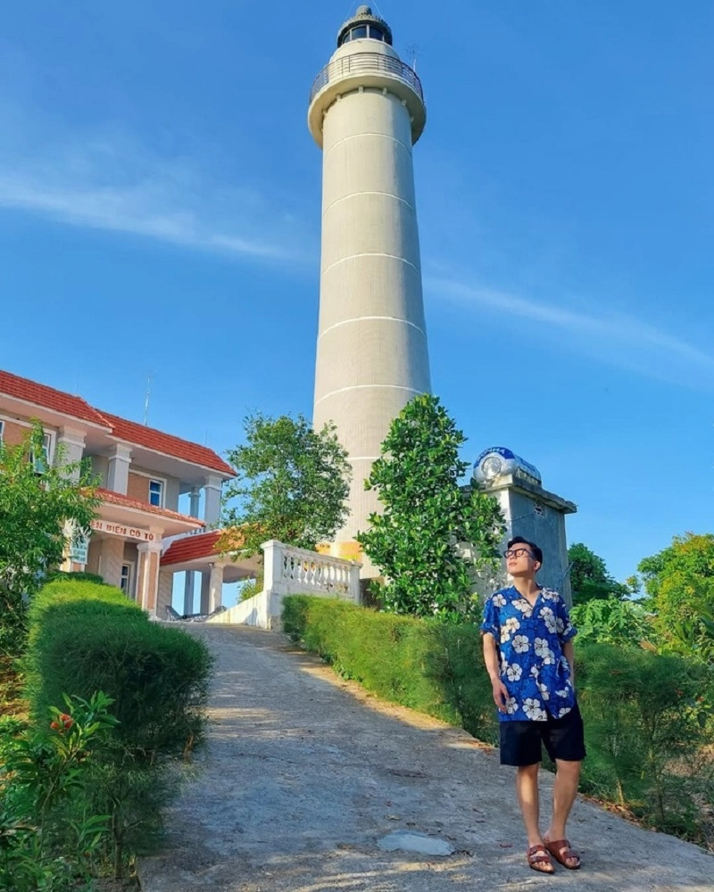 Tham quan hải đăng cô tô rực rỡ giữa nắng gió biển trời