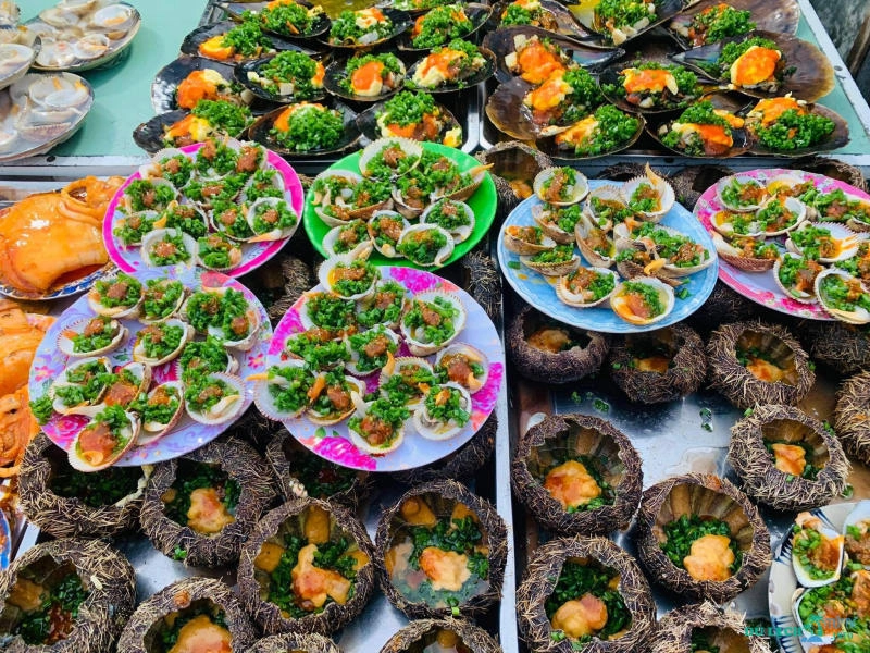 Giải đáp ngay nỗi lo ăn gì khi đến bãi biển Cổ Thạch