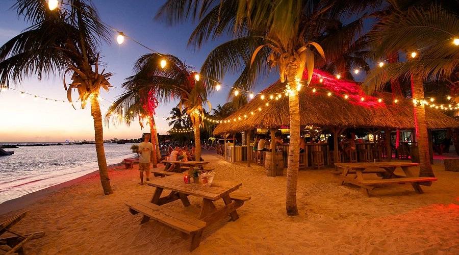 Sống ảo cực chất tại Beach Bar và nhà hàng