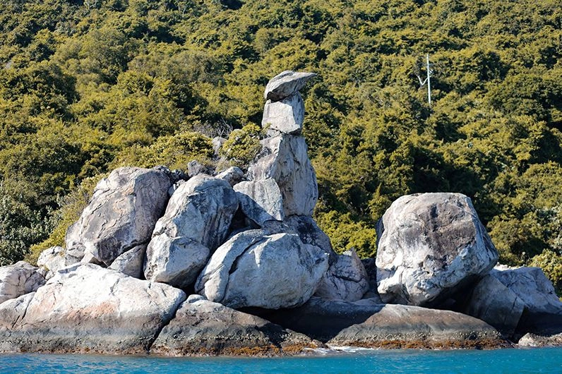 Trải nghiệm mới mẻ cùng tham quan các đảo nhỏ đẹp nao lòng