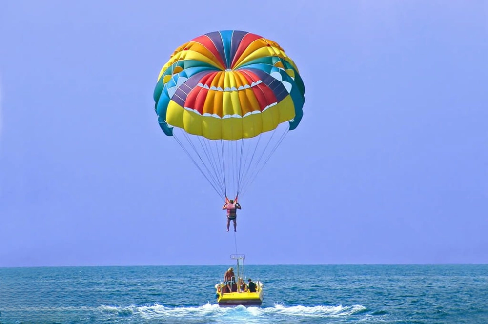 Chinh phục bầu trời với trải nghiệm bay dù lượn cực đỉnh