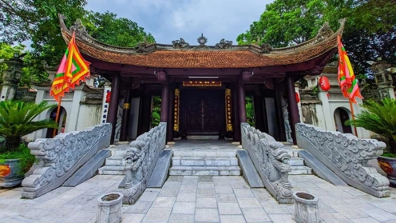 Cổng Ngũ Long Môn - biểu tượng uy nghi của đền Đô