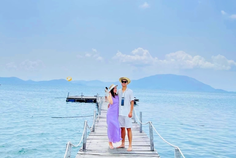 Góc chụp siêu đẹp sống ảo trên cầu Ngọc Trai