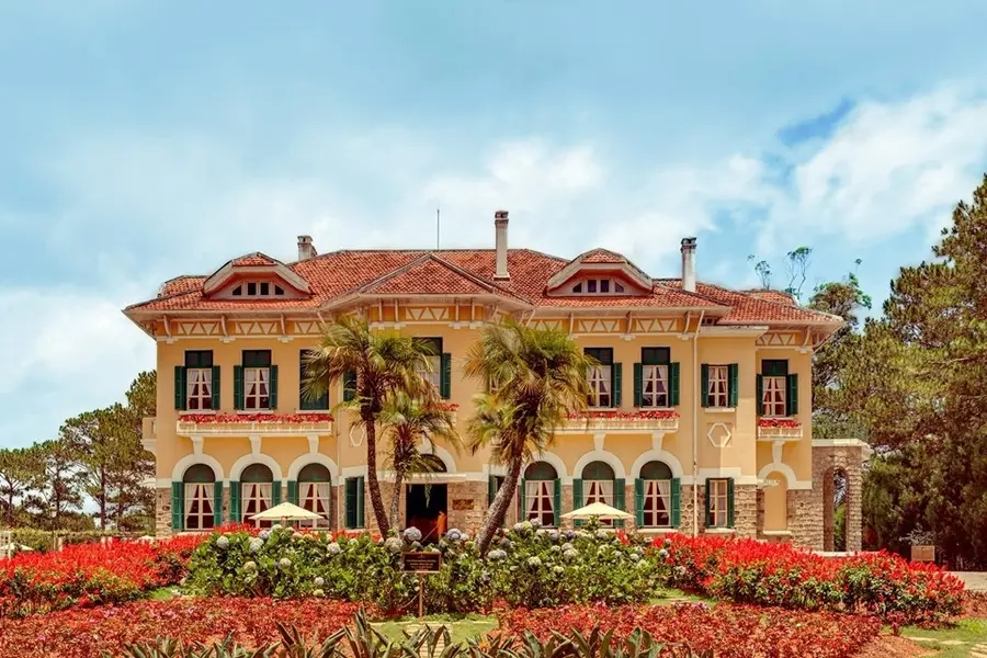 Gợi cảm giác hoàng gia khi dạo bước tại dinh thự của vua Bảo Đại