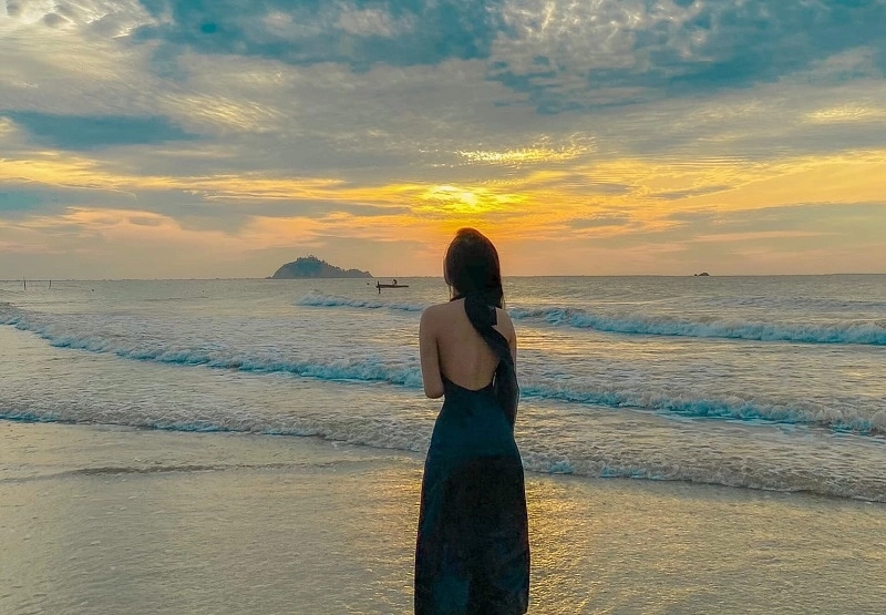 Hòa mình vào thiên nhiên với tắm biển thư giãn