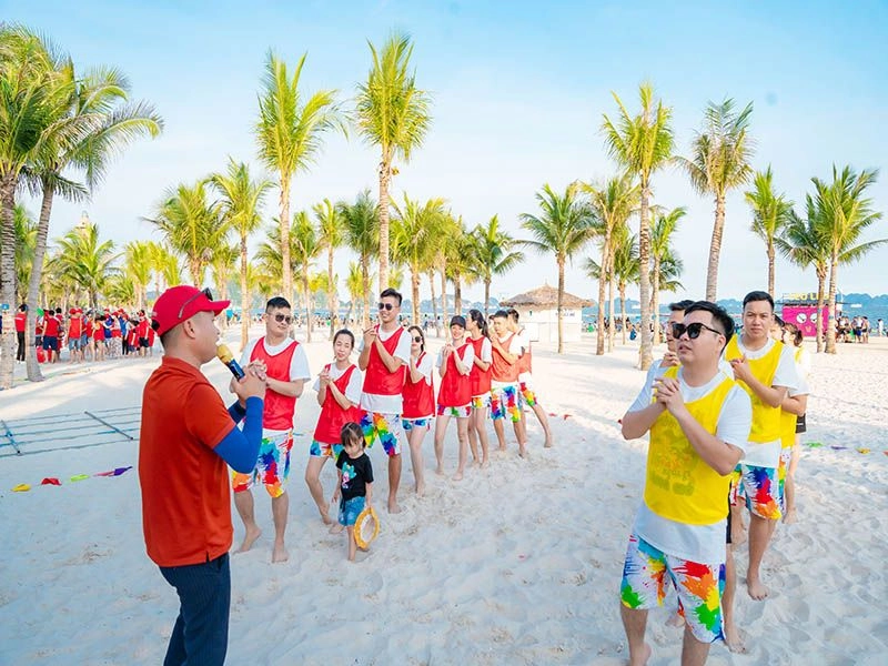 Sôi động ngày hè với teambuilding bãi biển cực vui