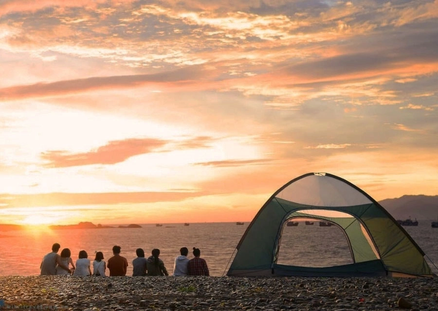 Thử cảm giác cắm trại đêm giữa biển trời và rừng phi lao yên ả