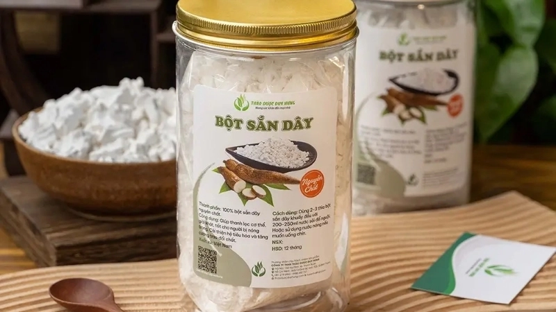 Hình ảnh bột sắn dây được bảo quản trong lọ thủy tinh kín