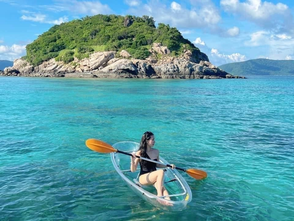 Hòa mình vào thiên nhiên tại tắm biển và vui chơi giữa thiên nhiên hoang sơ