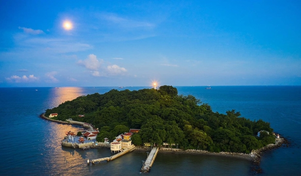 Cảnh đẹp mê hồn trong giới thiệu về Hòn Dấu