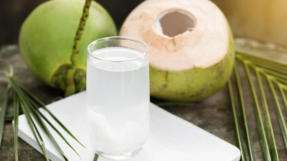 Giải khát với Nước dừa tươi và trái cây