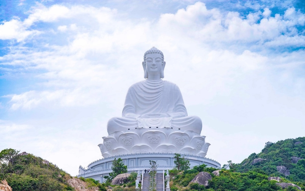 Tâm an giữa không gian linh thiêng Chùa Linh Phong