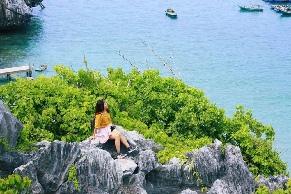 Thổn thức khoảnh khắc ngắm hoàng hôn trên bờ cát
