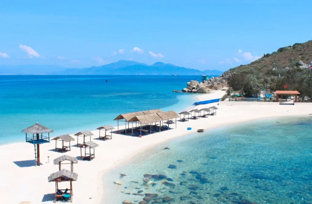 Thử ngay Chiêm ngưỡng tổ yến và đàn yến bay thú vị