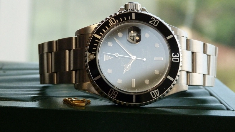 Kiểm tra núm Cyclops phóng đại 2.5 lần để phân biệt đồng hồ Rolex thật giả hiệu quả