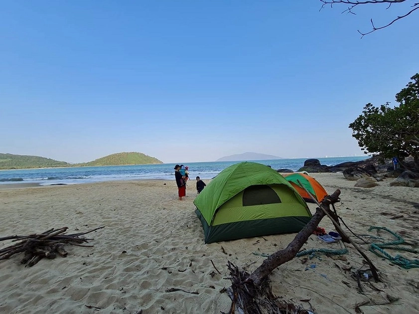 Đêm chill cắm trại thư giãn bên bờ biển lãng mạn