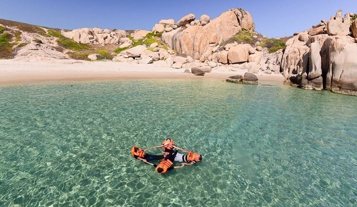 Đắm mình lặn ngắm san hô và câu cá sắc màu đại dương