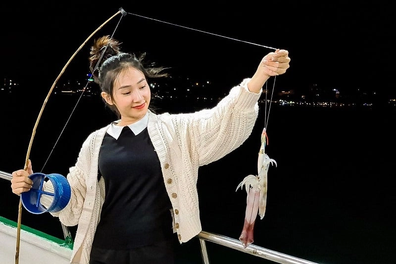Trải nghiệm thật tại câu mực và câu cá đêm cùng ngư dân