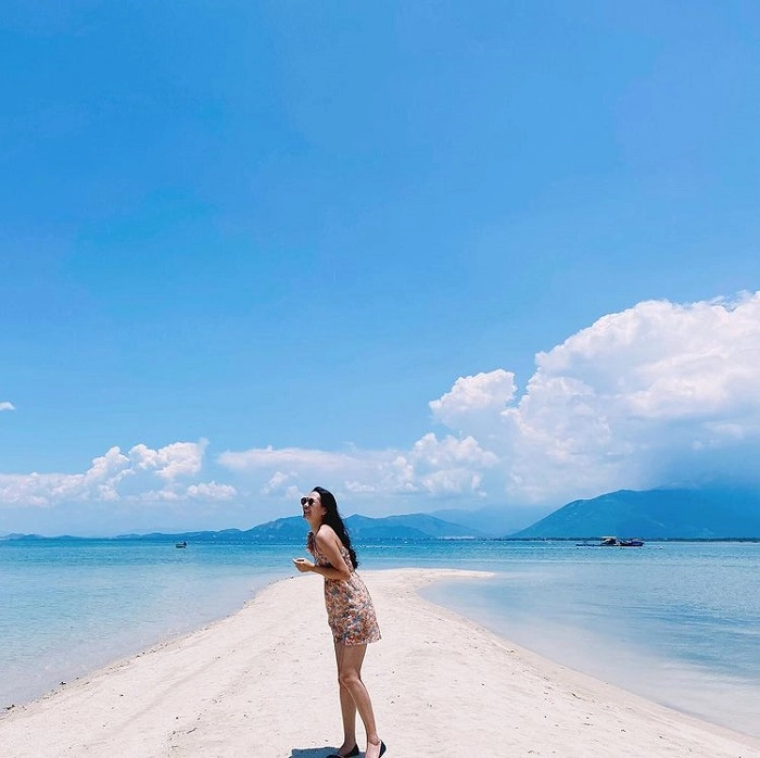 Thư giãn với tắm biển và dạo bộ nhẹ nhàng