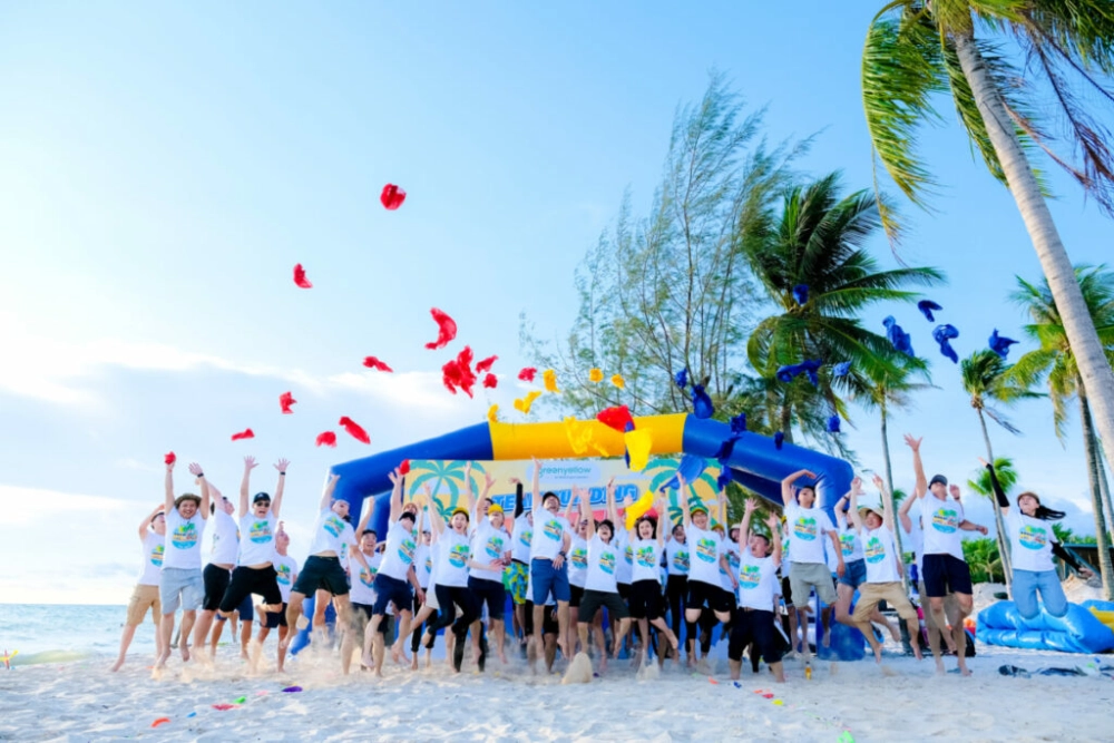 Trải nghiệm cắm trại teambuilding trên bãi cát trắng