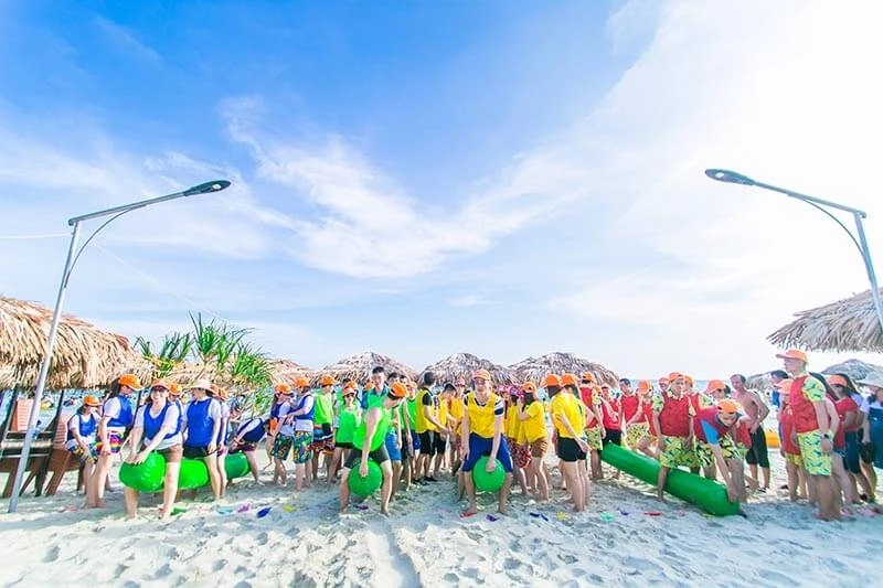 Thử liền vui chơi team building và cắm trại trên bãi cát rộng