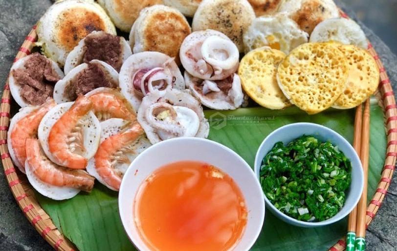 Nhâm nhi bánh căn bánh xèo thơm ngon giòn rụm