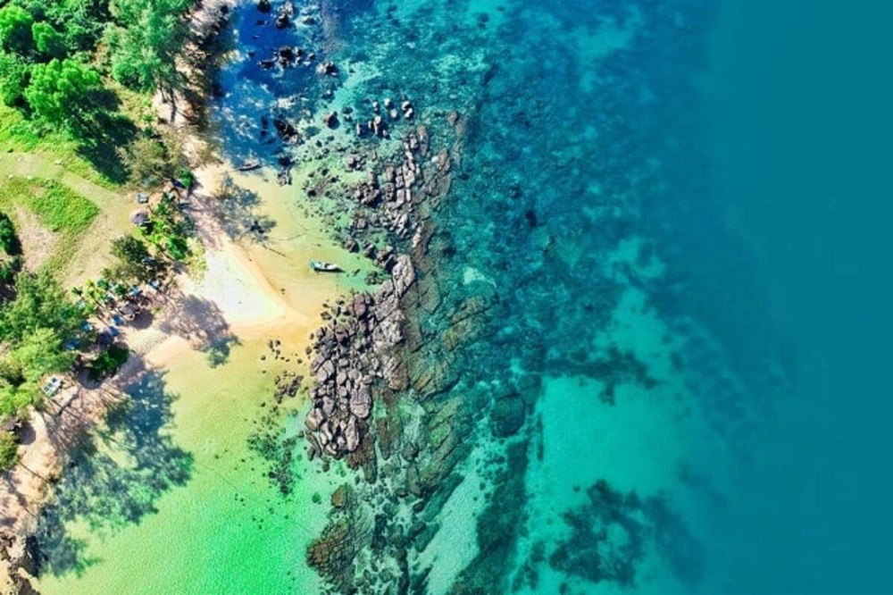 Khám phá thiên nhiên qua giới thiệu về bãi Ông Lang mộng mơ