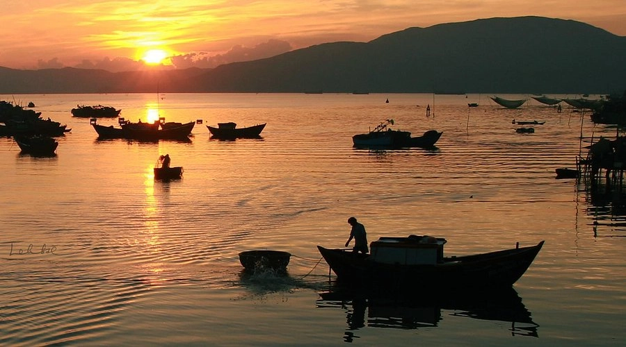 Khám phá cuộc sống thường nhật của ngư dân ven biển mộc mạc