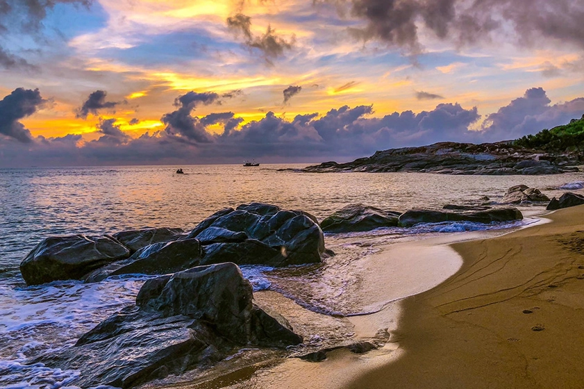 Tận hưởng thư giãn với ngắm vẻ đẹp yên bình của biển cả