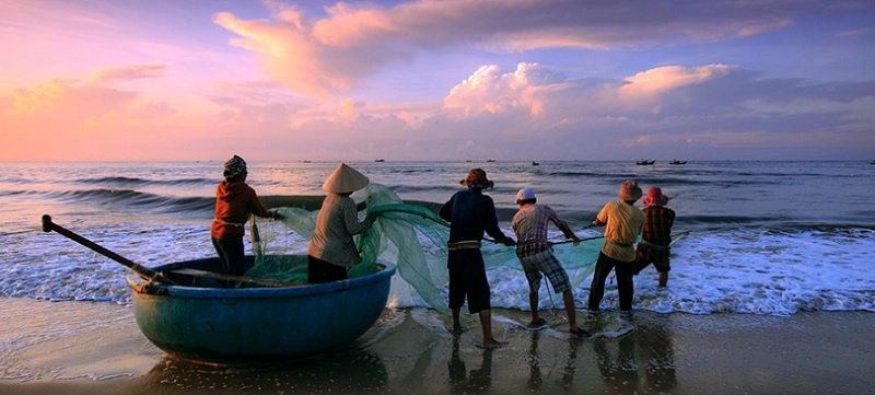 Hiểu thêm văn hóa từ tham gia cuộc sống ngư dân