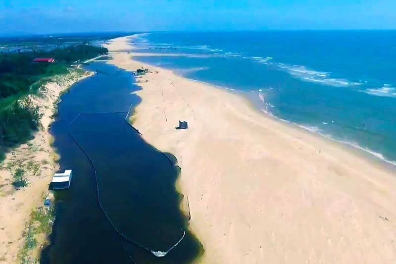 Mãn nhãn với hiện tượng dòng nước đôi màu đối lập