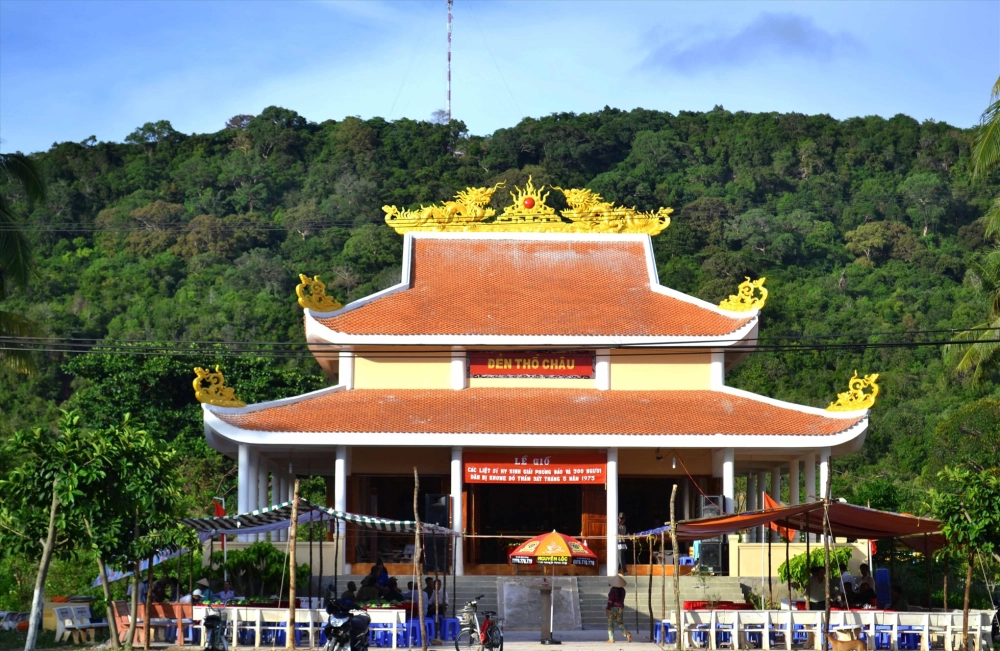 Khám phá nếp xưa tham quan các điểm văn hóa và tâm linh