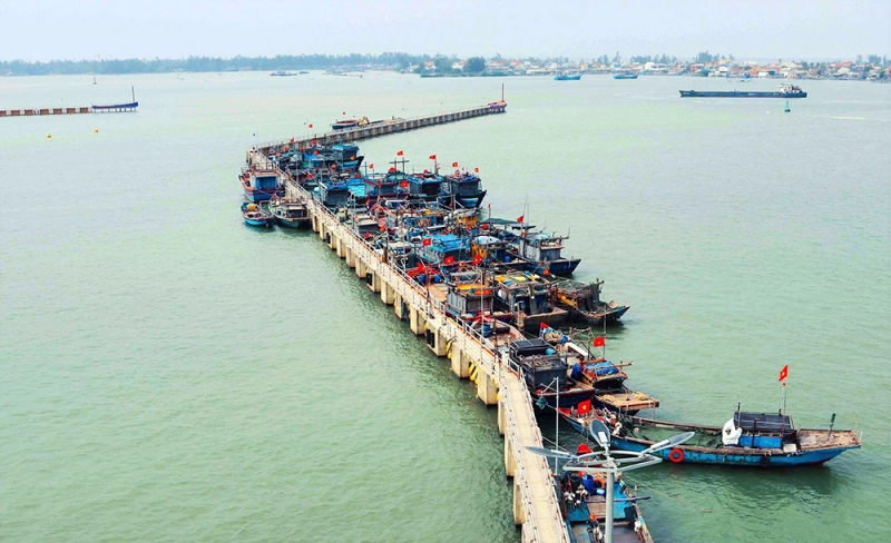 Cuộc sống làng chài tại khám phá cảng cá Thuận An