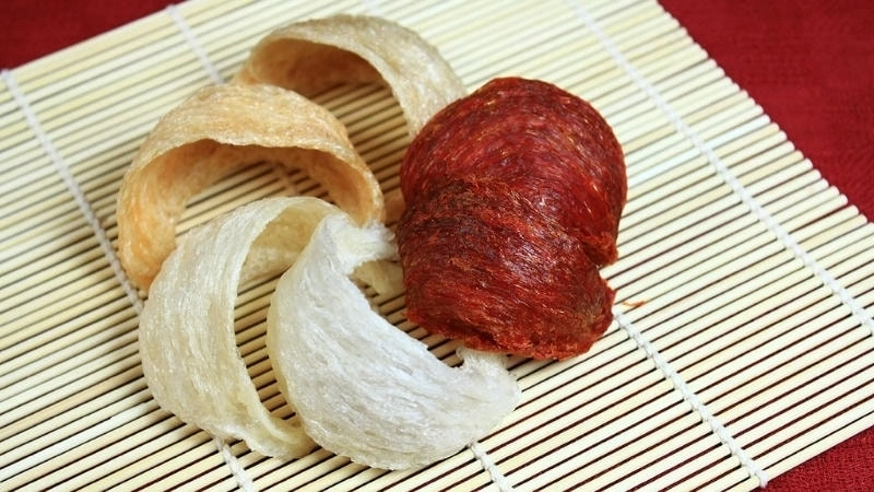 Tổ huyết yến với màu đỏ tươi, một món quà quý giá từ thiên nhiên