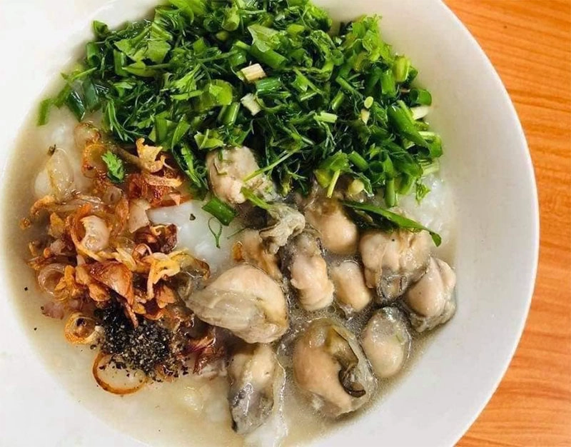 Thưởng thức món ngon cháo hàu sú đậm đà hương biển