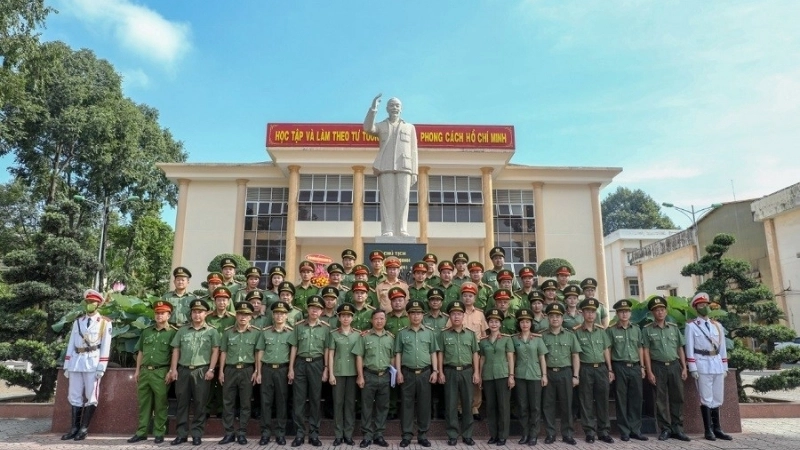 d) Hồ sơ đăng ký tuyển sinh