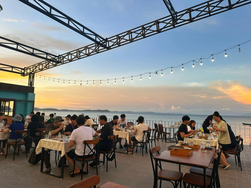 Lưu giữ khoảnh khắc ẩm thực tại biển Vân Đồn ngon khó cưỡng