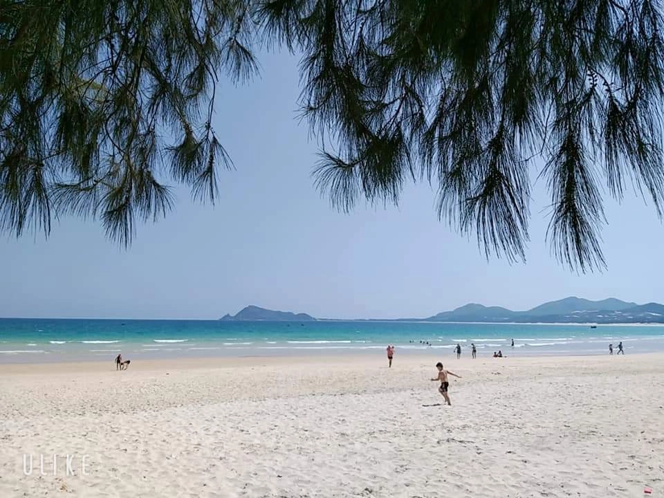 Đắm mình trong vẻ đẹp thanh bình của biển Vịnh Hòa