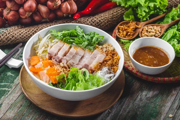 Đừng quên Bún mắm nêm ở chợ Cồn hấp dẫn