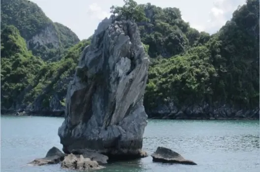 Hòn Con Cóc - “Cậu ông Trời” giữa lòng vịnh Hạ Long